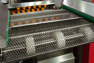 如何延長(zhǎng)不銹鋼輸送帶的使用壽命？