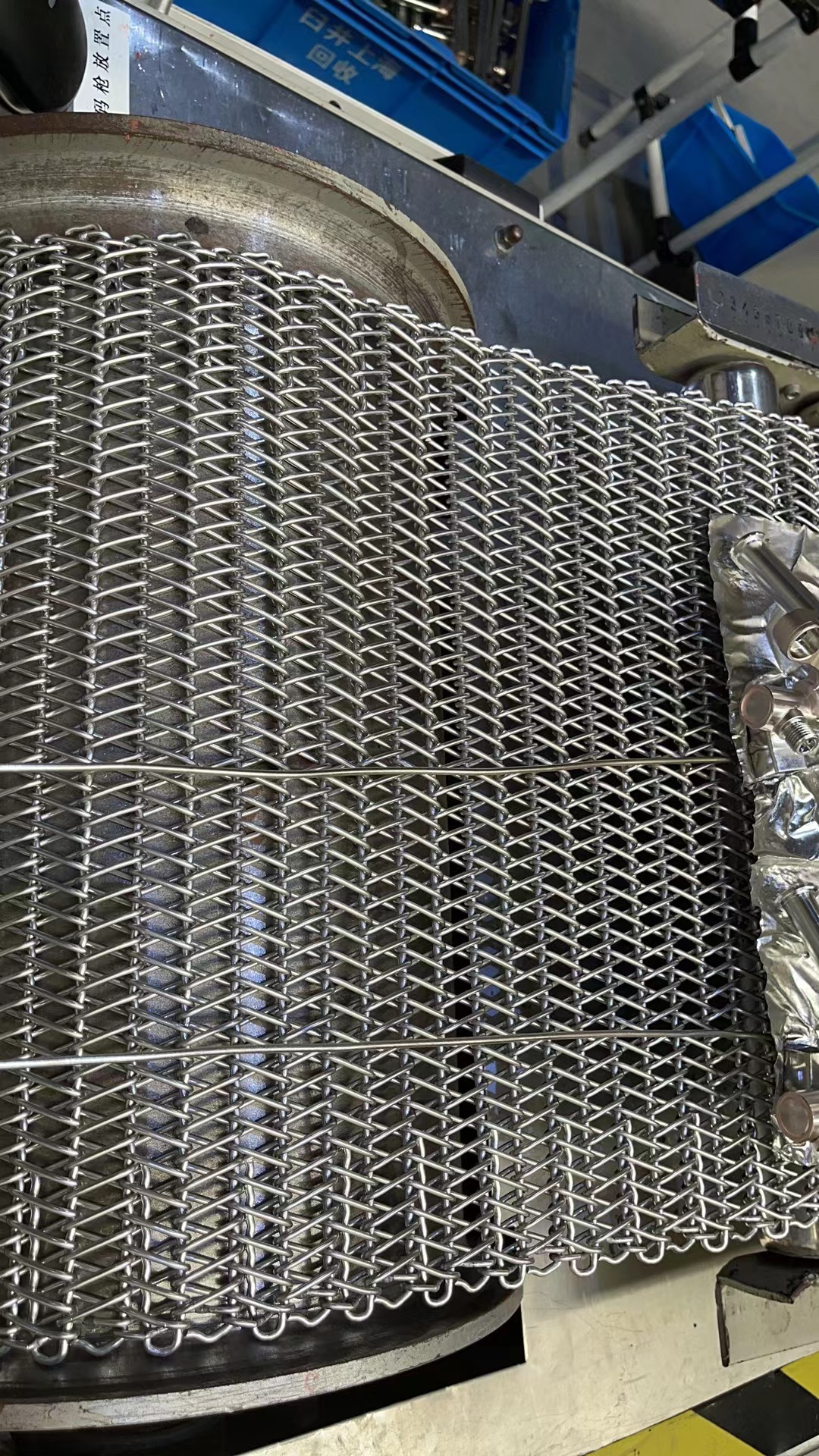 【汽車(chē)配件行業(yè)】-高溫網(wǎng)帶使用案例