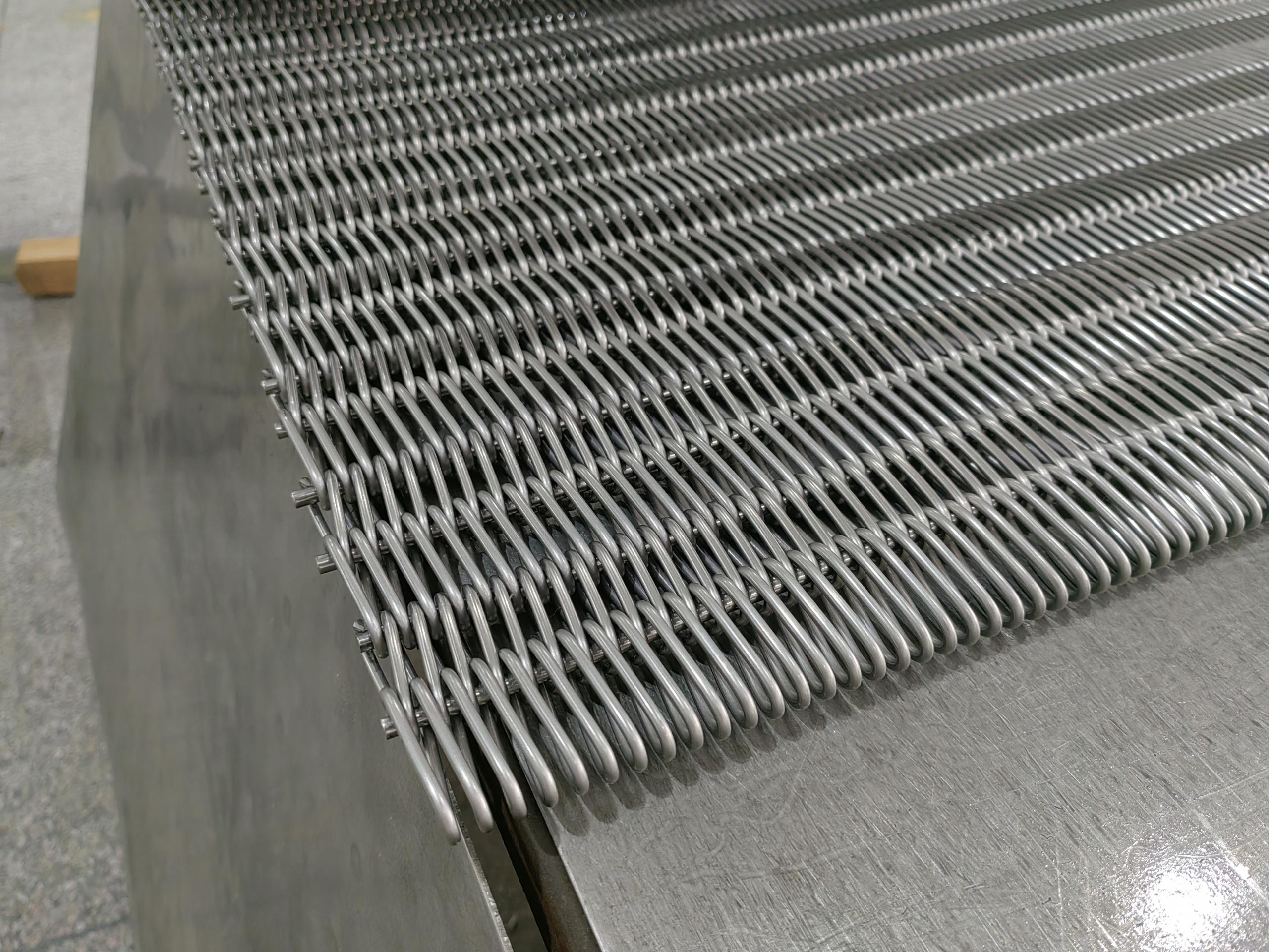 燒結(jié)爐金屬網(wǎng)帶結(jié)構(gòu)設(shè)計藏玄機(jī)，關(guān)西金屬細(xì)節(jié)拉滿保穩(wěn)定