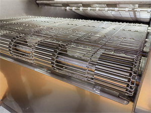 304不銹鋼網(wǎng)帶詳解：食品級特性、適用場景及選型要點(diǎn)